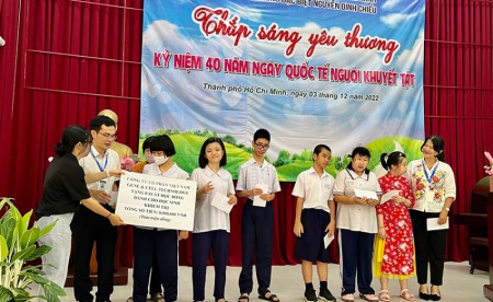 VGCT trao tặng học bổng cho trẻ em khuyết tật trường phổ thông đặc biệt Nguyễn Đình Chiểu.
